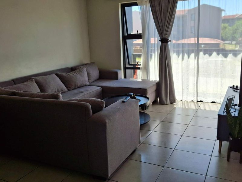 2 Bedroom Apartment for Sale in Milestone View Complex – Perfect Starter Home or Investment Opportunity - Photo 4