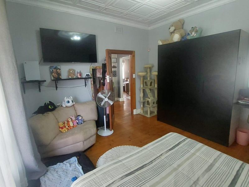 Modern Comfort: Gourmet Kitchen & Enchanting Outdoor Spaces! - Photo 9