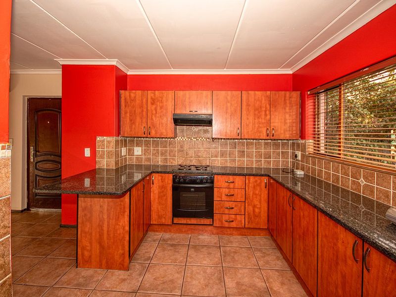 3 bed Meyersig corner stand family home! - Photo 3