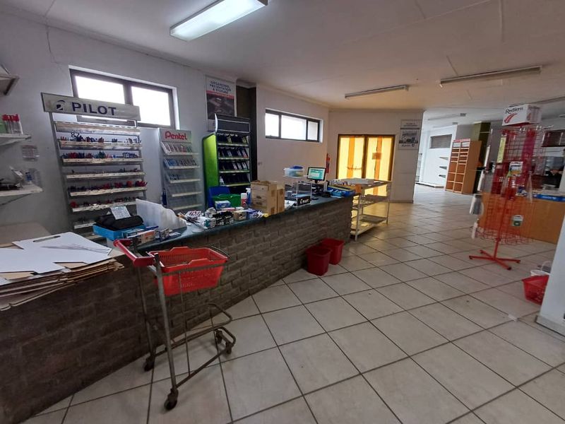 PRIME COMMERCIAL BUILDING - Photo 2