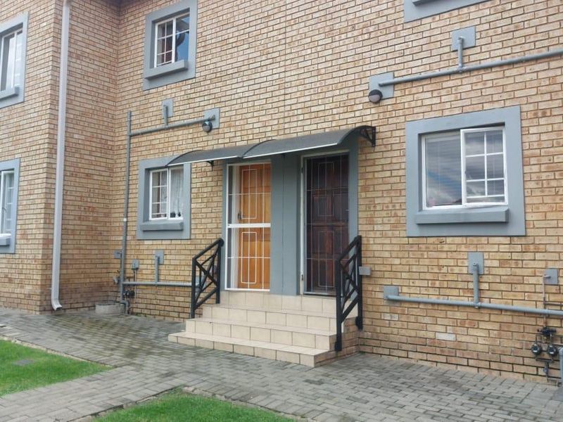 Downstairs unit - Photo 2