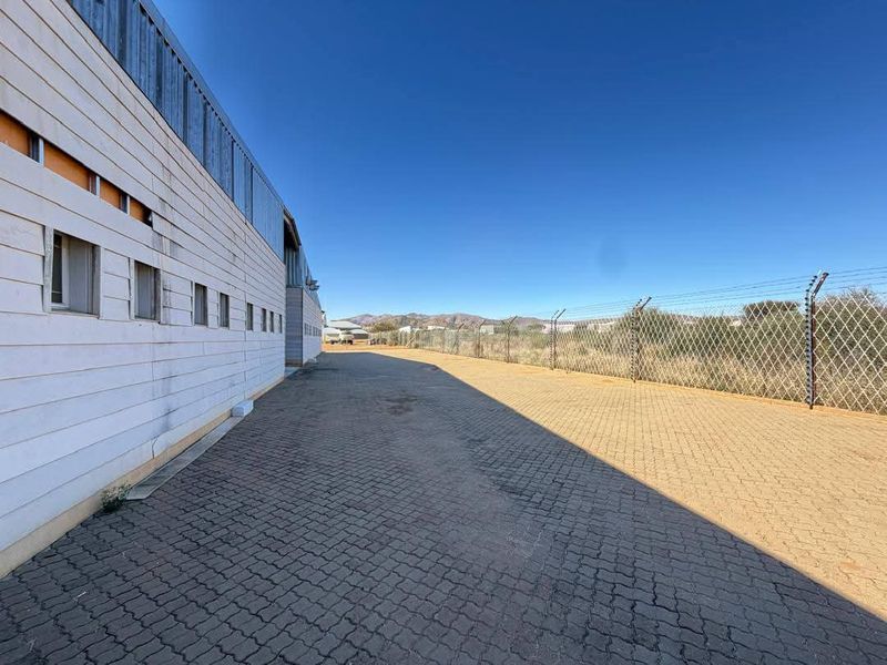 Prime commercial property for sale in Prosperita with 4,050 m2 erf . - Photo 7