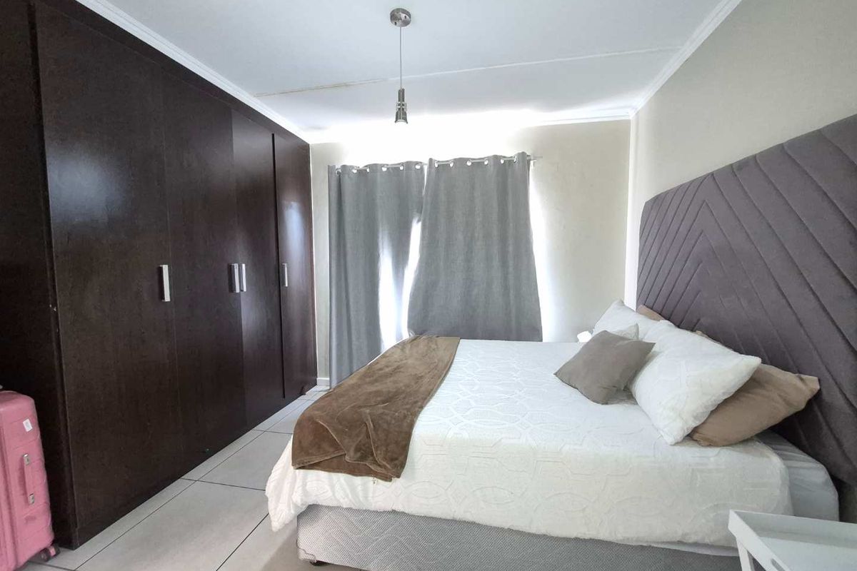3 BEDS , 2 BATHS FOR SALE IN FOURWAYS - Photo 5