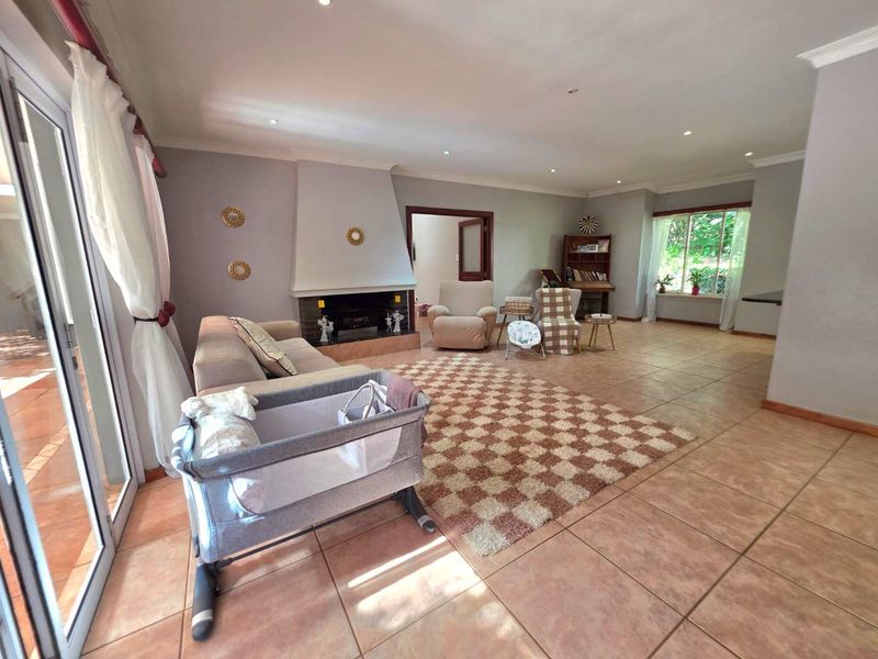 Affordable Entry Into the Kloof Property Market – Space, Position & Huge Potential - Photo 10