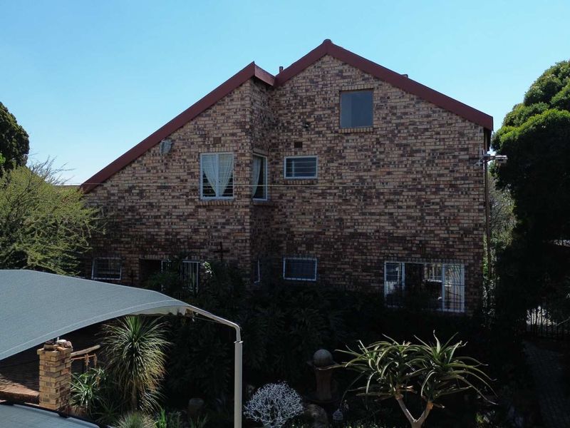 Your Dream Home in the Heart of Florida Glen – Space, Style & Serious “Wow” Factor! - Photo 2