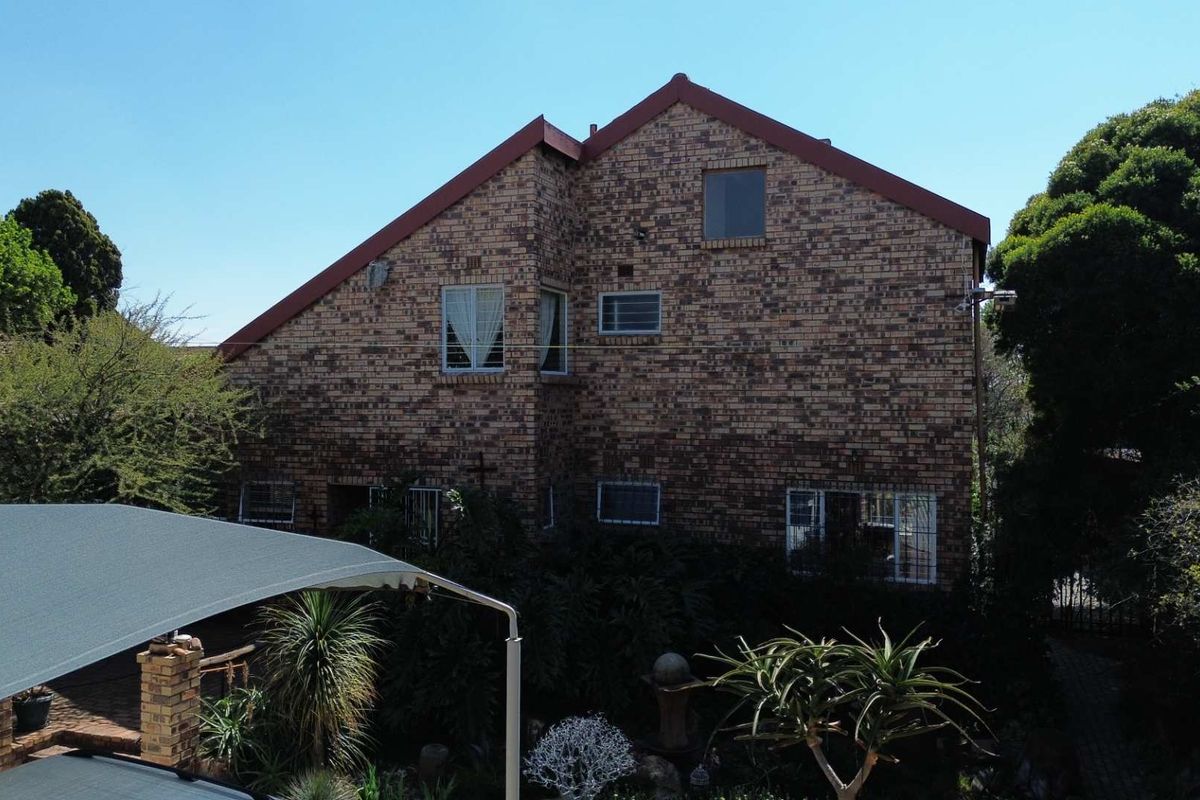 Your Dream Home in the Heart of Florida Glen – Space, Style & Serious “Wow” Factor! - Photo 2