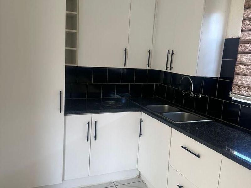 Modern 3-Bedroom Family Home in Payneville, Springs - Photo 2