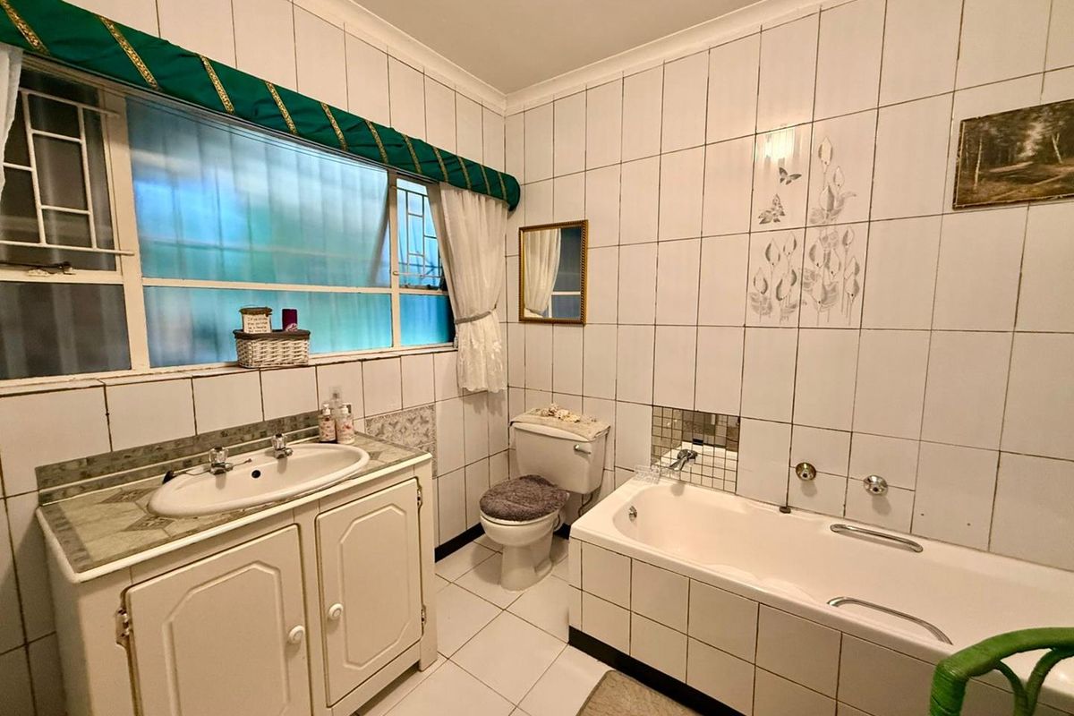 Comfortable Family Living with Extra Income Potential - Photo 5