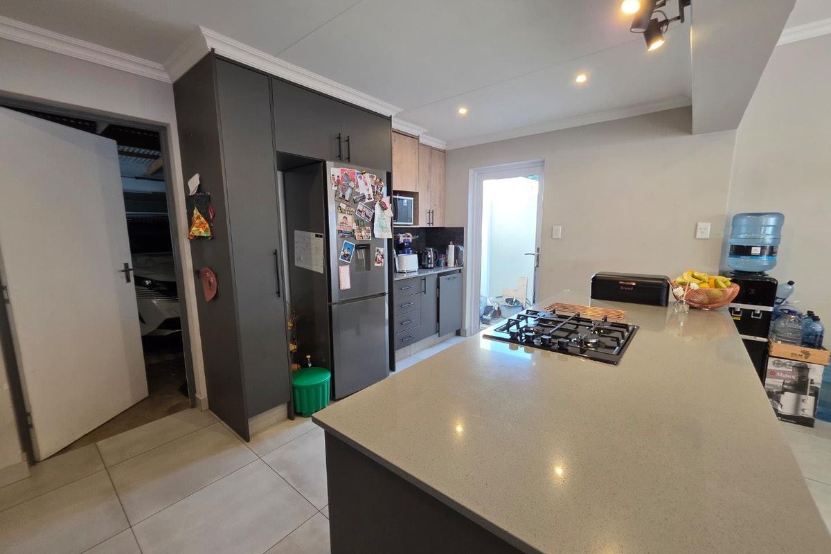 Family Haven in Sought After Leisure Bay Estate - Photo 5