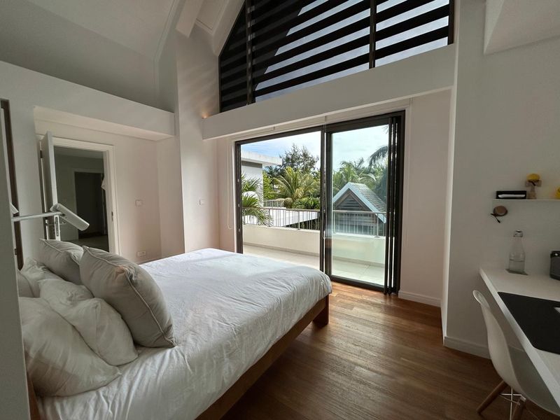 Exquisite Freestanding Villa with Family Golf Membership. - Photo 8