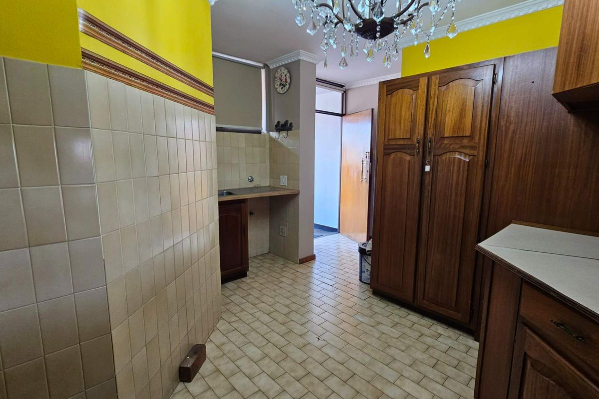 Comfortable Retirement Living in a Secure and Well-Established Community - Photo 5