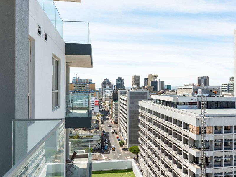 Turnkey 13th Floor Apartment | Skyline Framed by Iconic Table Mountain - Photo 8