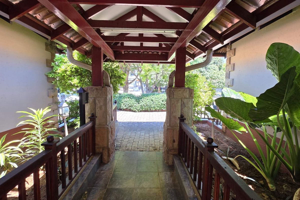 Entertainers Dream 4 Bedroom 5 Bathroom Home - Photo 3