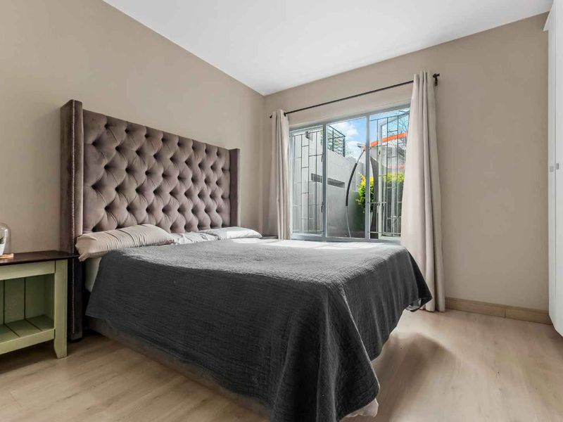 Lovely 2 Bedroom, 2 Bathroom Garden Apartment for Sale - Photo 9