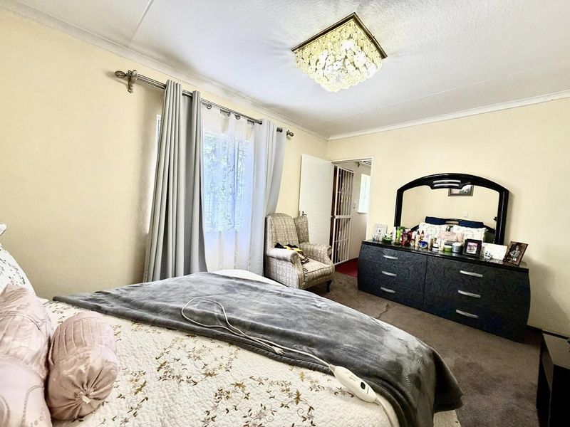 5 Bedroom House For Sale in Olympia - Photo 8