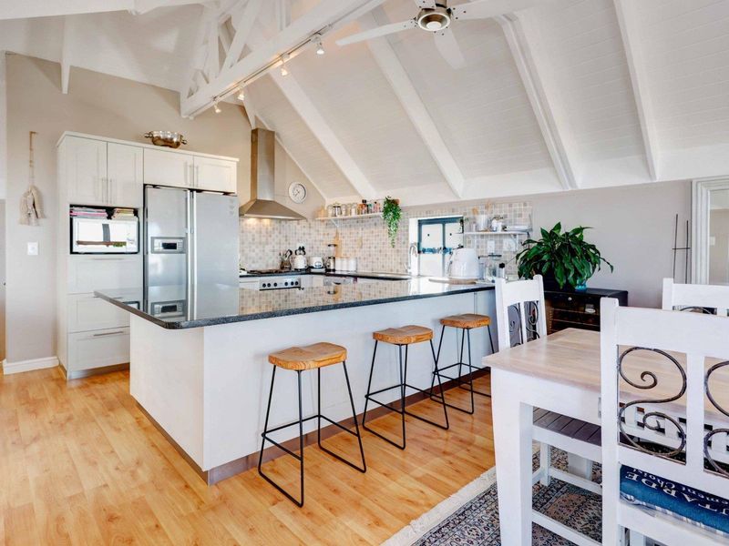 Charming Kingshaven townhouse with stunning views - Photo 10