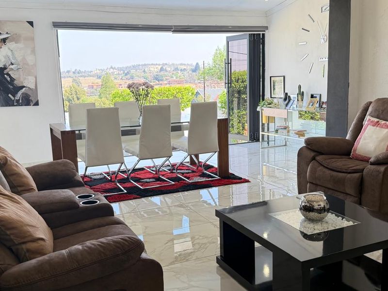 Lovely Home - Photo 10