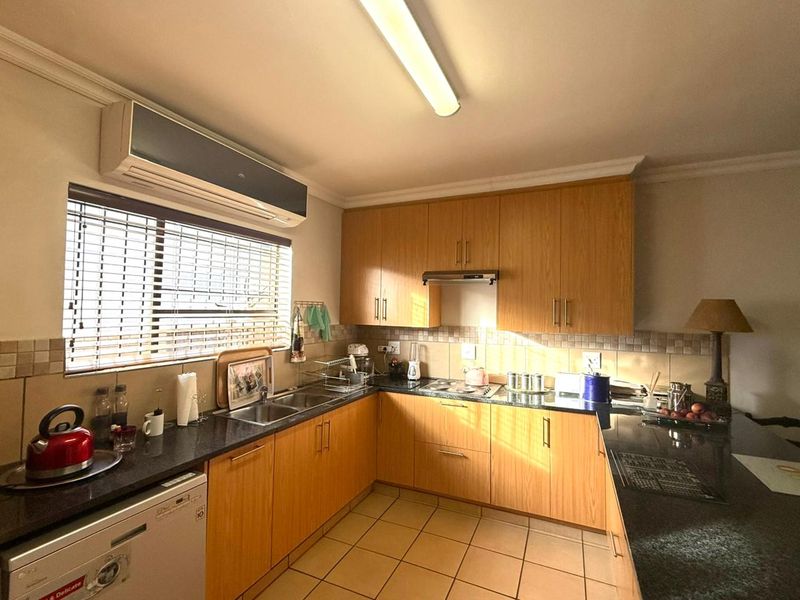 Peaceful Retirement Living in a Secure Lifestyle Village - Photo 4