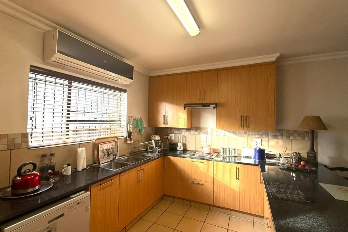Peaceful Retirement Living in a Secure Lifestyle Village - Photo 4