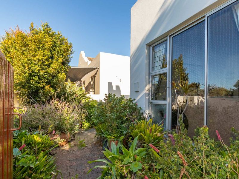 Secure & Serene – A Hidden Gem in Sought-After Lakeside Village - Photo 3