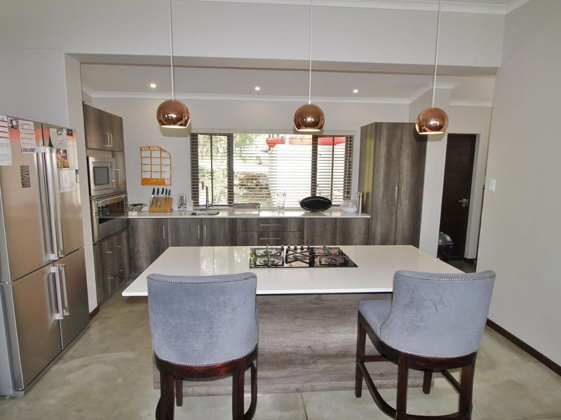 ZANDSPRUIT BUSH & AERO ESTATE – LUXURY 4 BEDROOM HOME TO RENT - Photo 10