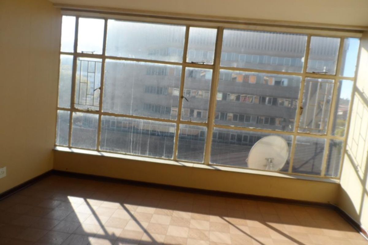 BACHELOR FLAT TO RENT IN ARCADIA - Photo 5