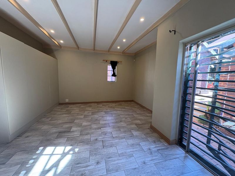 Bachelor Cottage to Rent - Photo 3