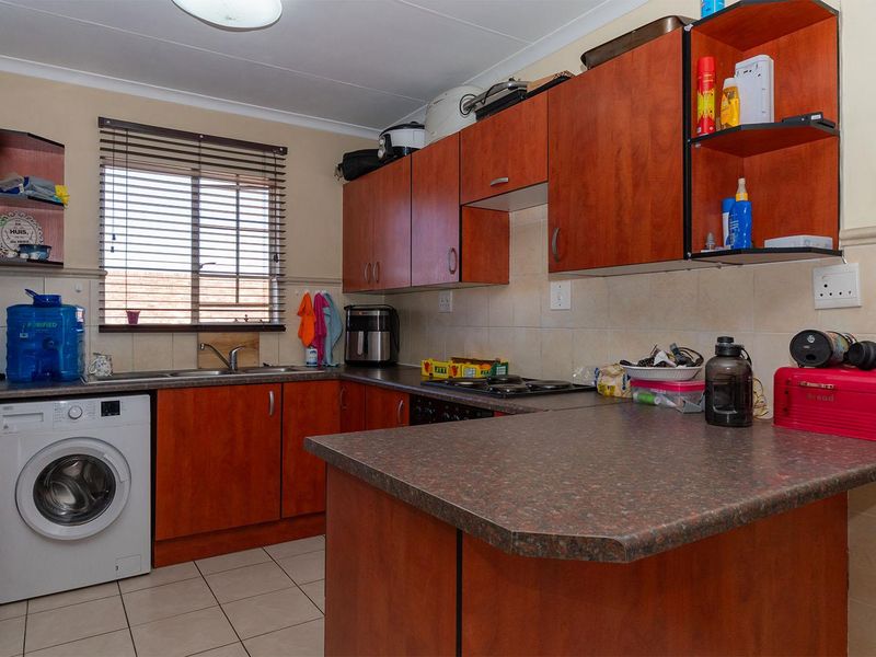 WHY PAY RENT - Photo 3