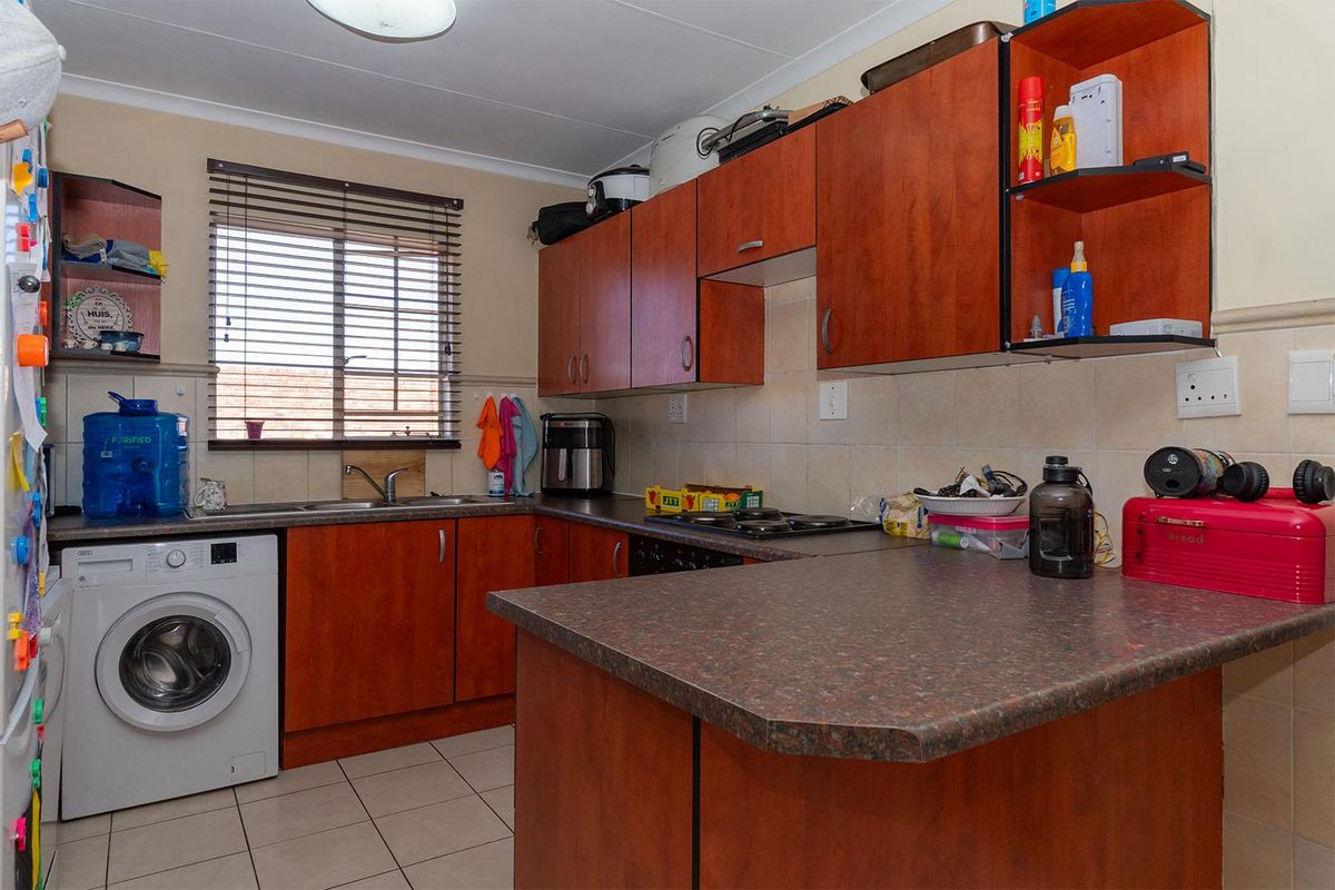 WHY PAY RENT - Photo 3