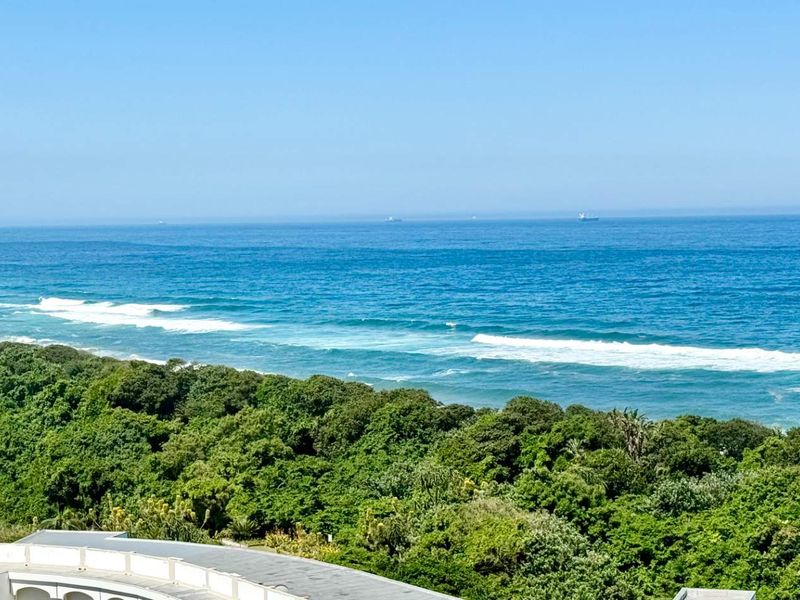 Exquisite Umhlanga Beachfront Apartment with Amazing Sea & Lagoon Views!! - Photo 2
