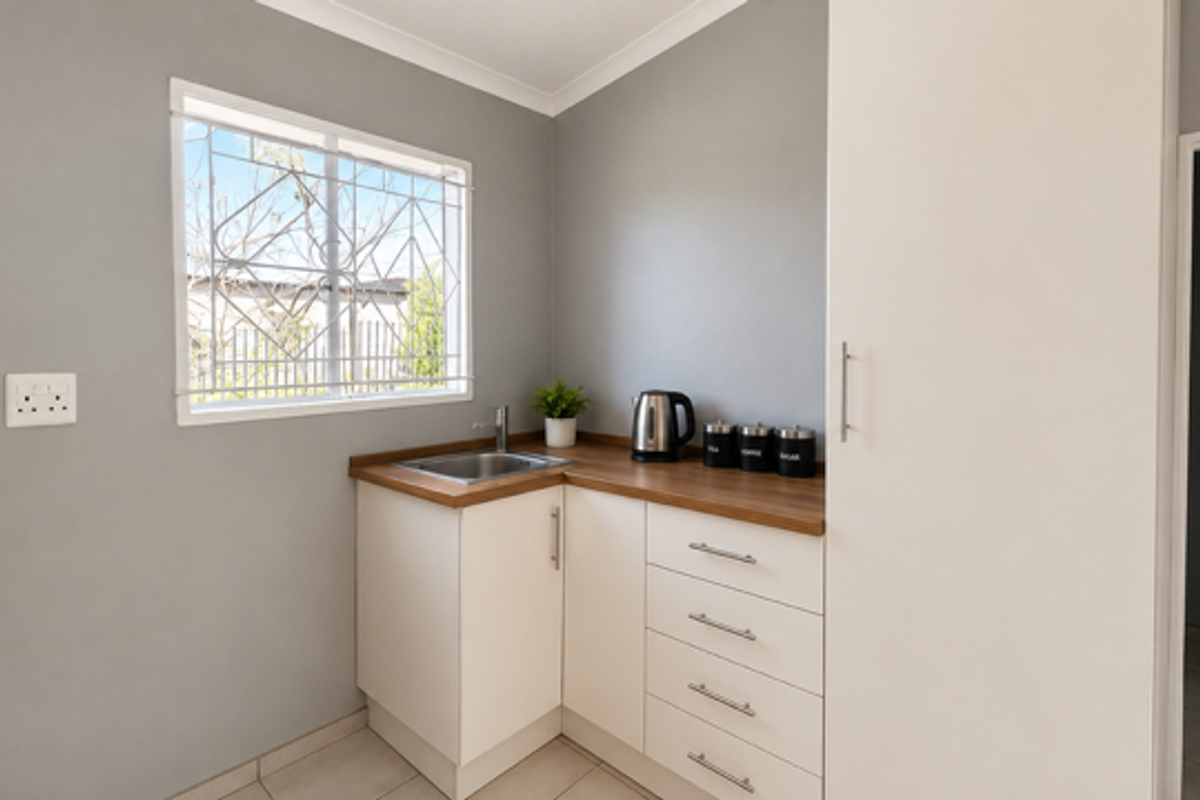 Elegant & Modern 2-Bedroom Home for Sale in Bergman - Photo 4