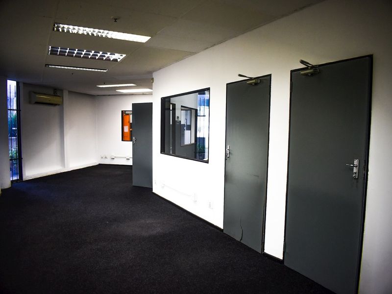 787m2 Office To Let in Isando Business Park - Photo 9