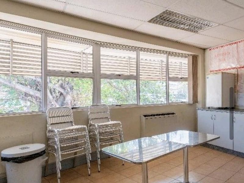 Investment Opportunity: Secure, High-Yield Industrial Asset  ±1,650m2 GLA - Photo 10