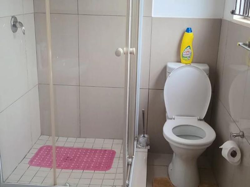 Beautiful Home awaiting it's new owners - Photo 2