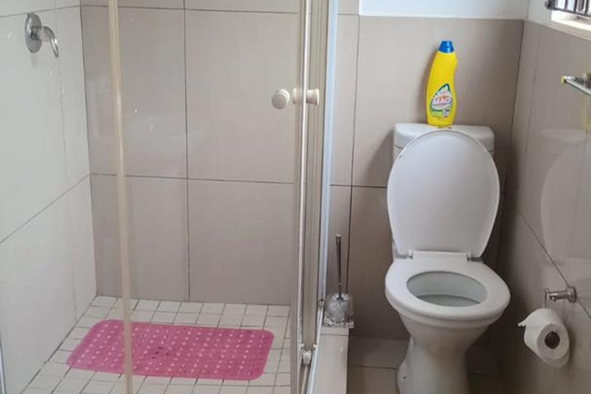 Beautiful Home awaiting it's new owners - Photo 2