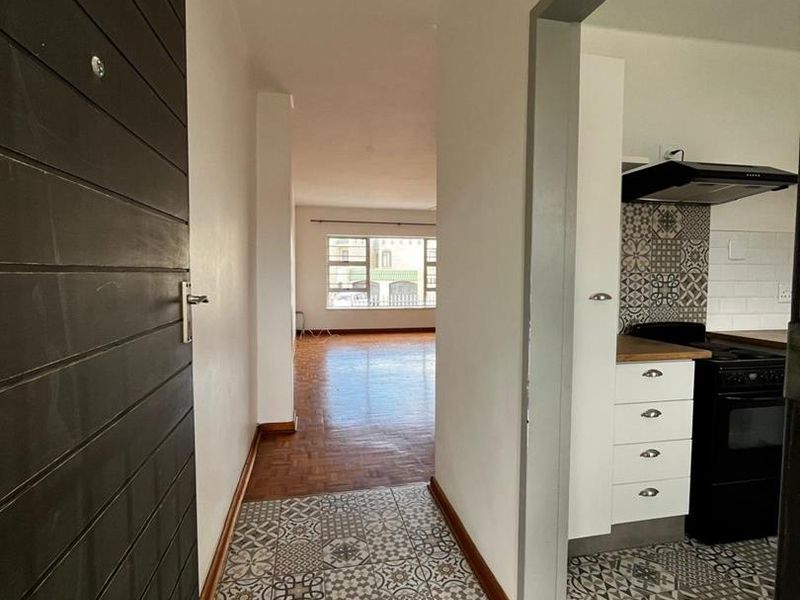 Immaculate 2-bedroom in the Heart of Humewood - Photo 2