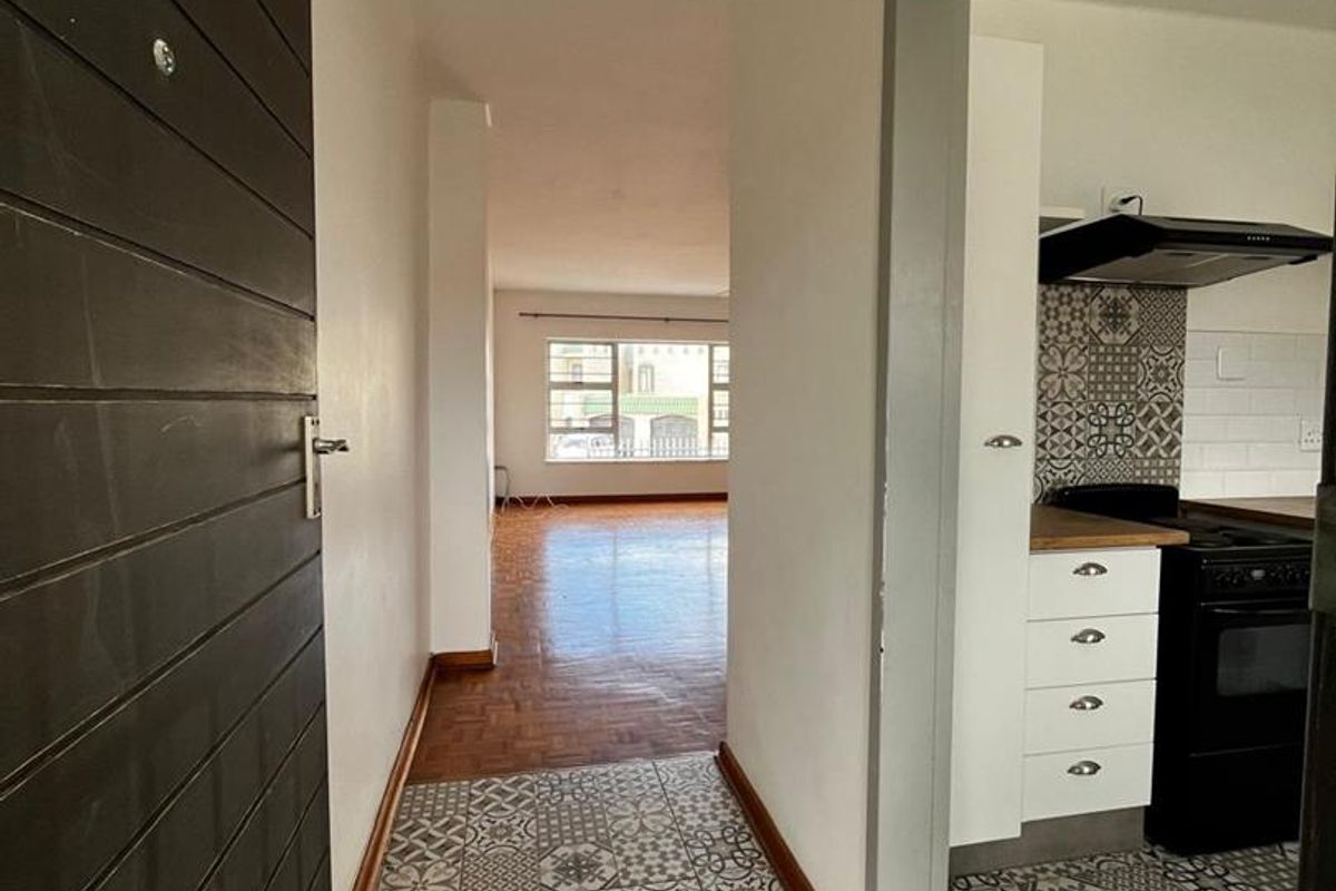 Immaculate 2-bedroom in the Heart of Humewood - Photo 2