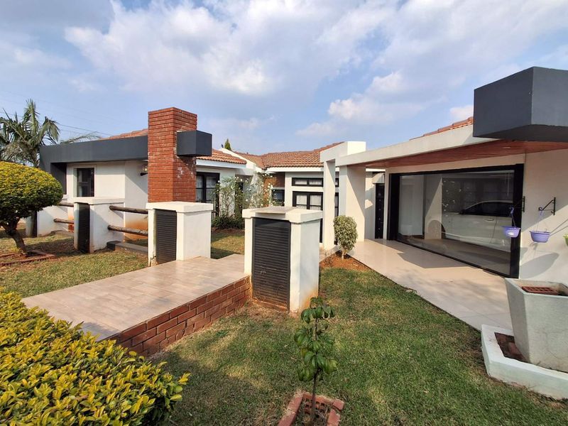 Three bedrooms house for sale in Elandspoort - Photo 2
