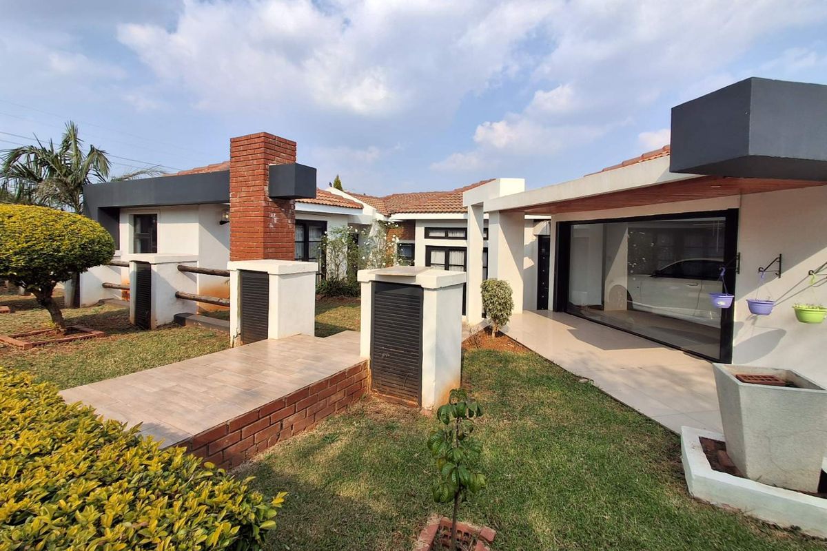Three bedrooms house for sale in Elandspoort - Photo 2
