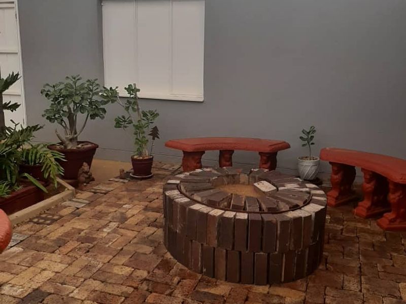 BEAUTIFUL 4 BEDROOM HOUSE FOR SALE IN GOBABIS (NEGOTIOABLE) - Photo 2