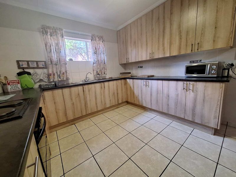 Modern Elegance - Entertain and Relax in Style - Photo 6