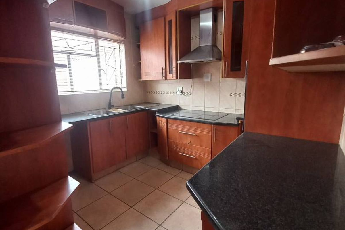 Charming 2 Bedroom Flat - Photo 4