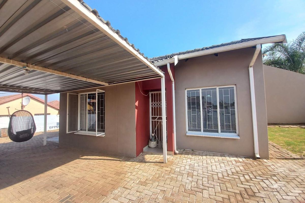 Two bedroom house for sale - Photo 2