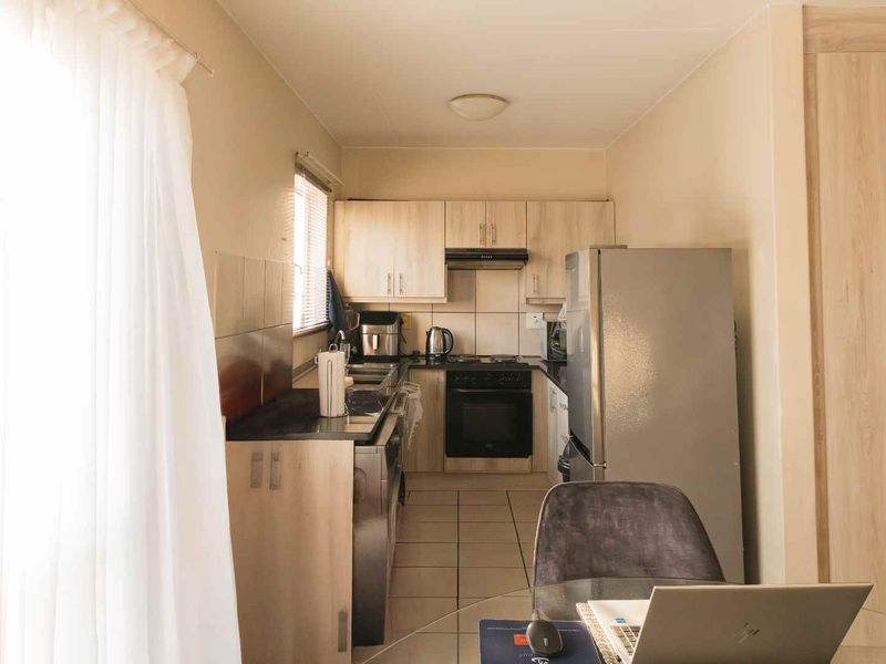 Modern 1-Bedroom Apartment - Photo 6