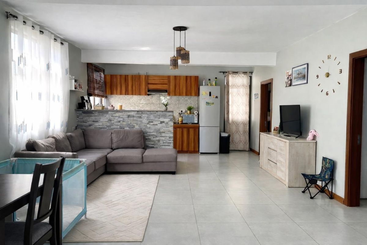 Contemporary Family Home – Grand Gaube, local market only - Photo 2