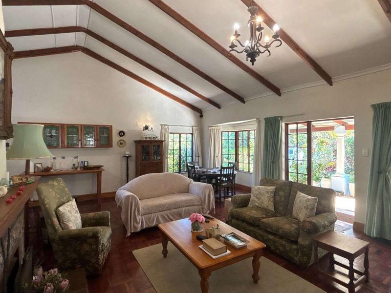 Charming 2-Bedroom House with Loft and Manicured Garden in Howick - Photo 2