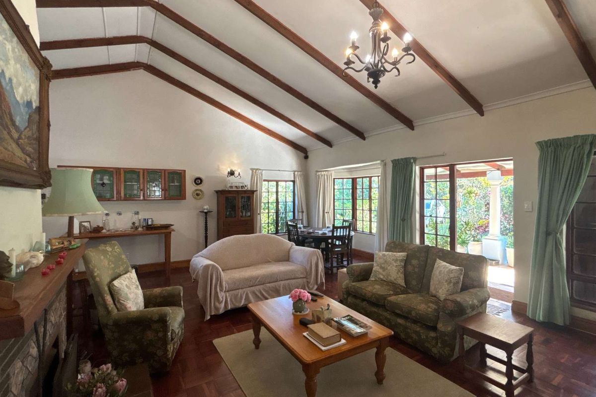 Charming 2-Bedroom House with Loft and Manicured Garden in Howick - Photo 2