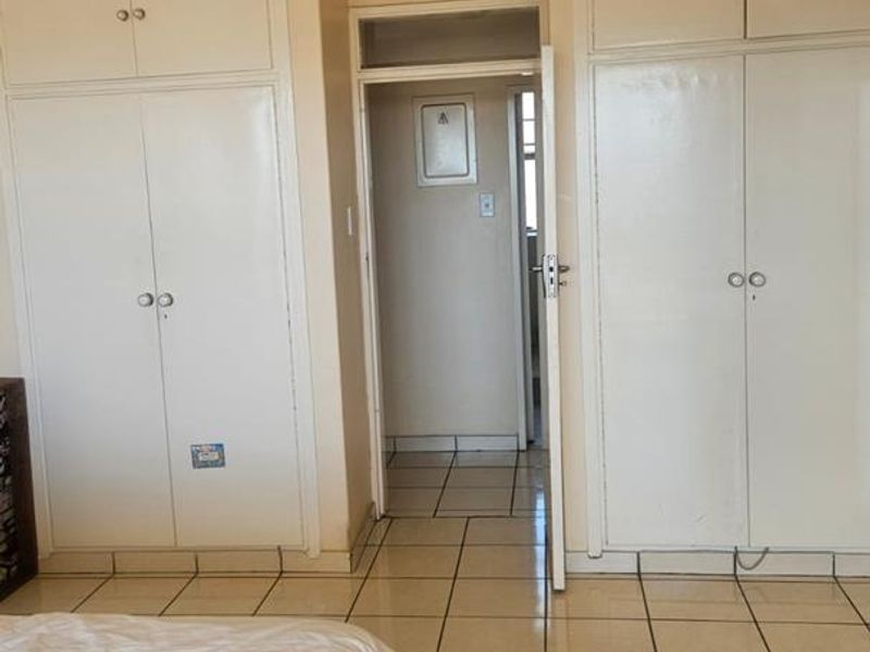 Spacious 2-Bedroom Flat in the Heart of Johannesburg CBD - Photo 6