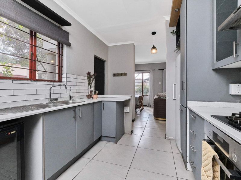 Modern Living Made Easy in a Prime Location. - Photo 3