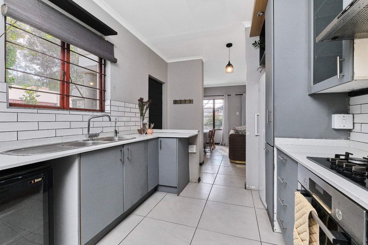 Modern Living Made Easy in a Prime Location. - Photo 3